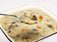 Рецепта Лесна супа топчета с телешка кайма, ориз, чесън, куркума, кимион и магданоз